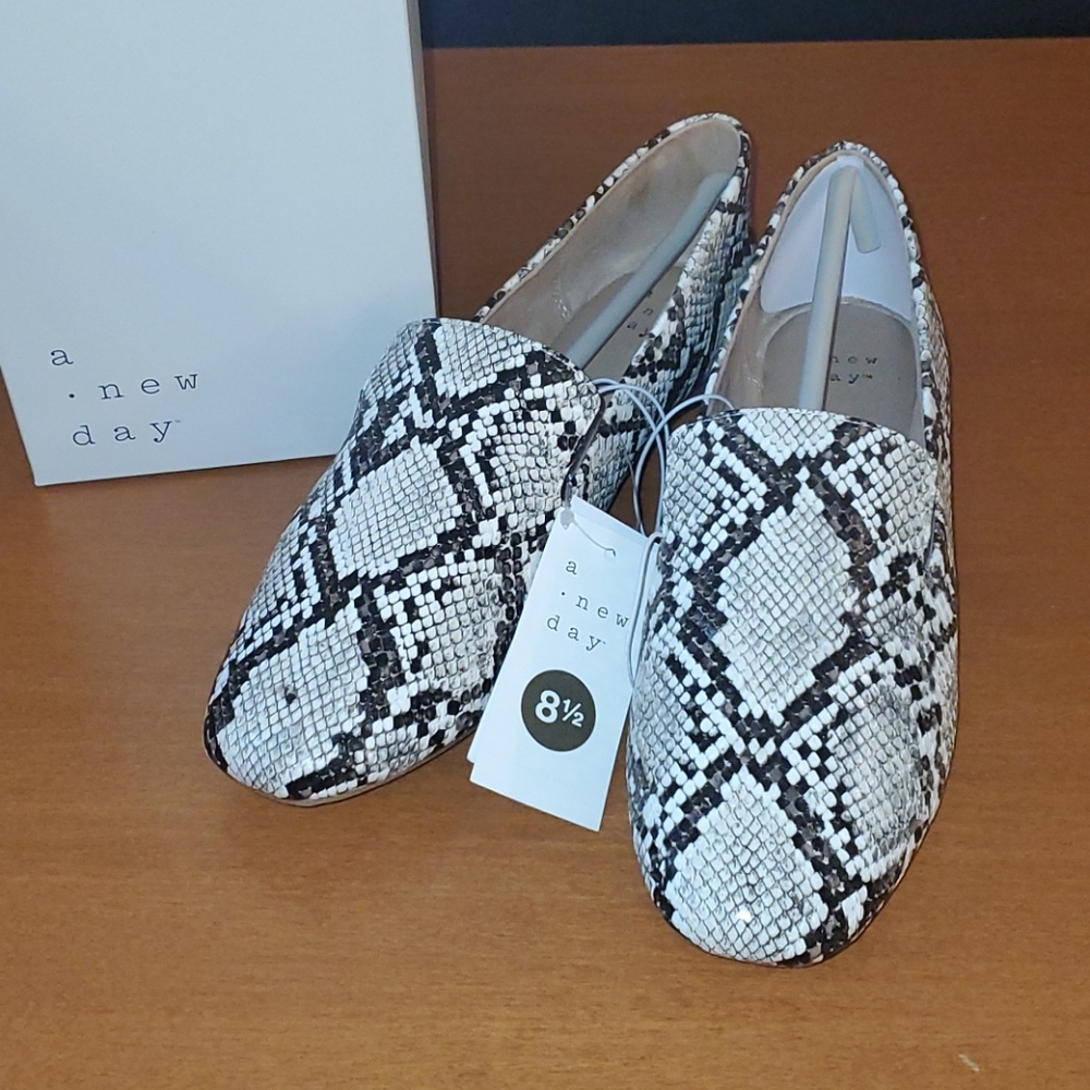 🆕️NWT, Woman's Flats